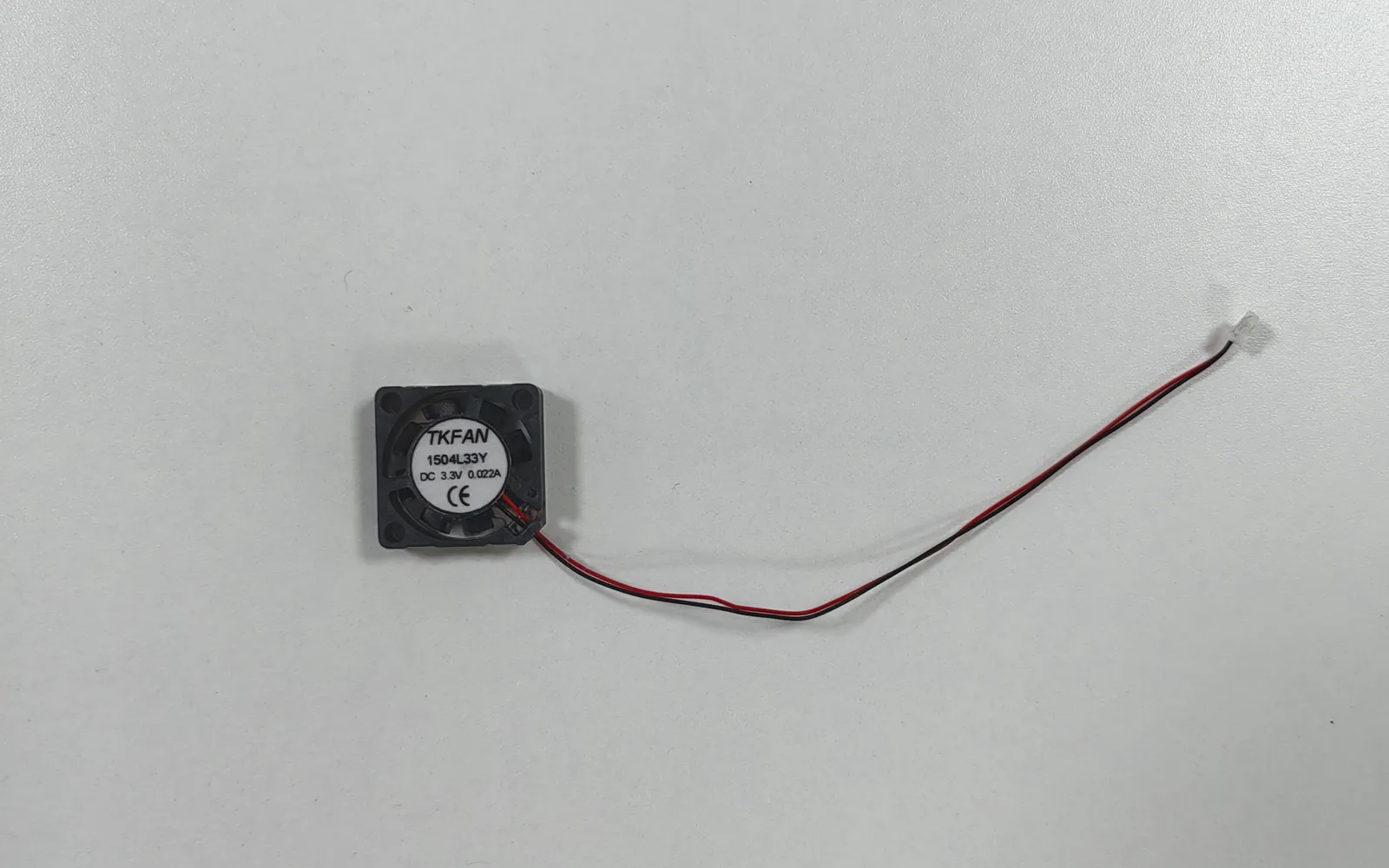 3.3V Low Voltage Micro Fan DA1504L33Y-A261008 Back Label View 3.3V Low Voltage Micro Fan DA1504L33Y-A261008 Back Label View
